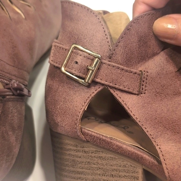 Qupid Mauve Chunk Heels Peep Toes Sandals Size 8 - Picture 8 of 13